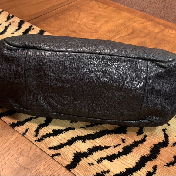 CHANEL Caviar Satchel w/
Gunmetal Hardware - Picture 13 of 16